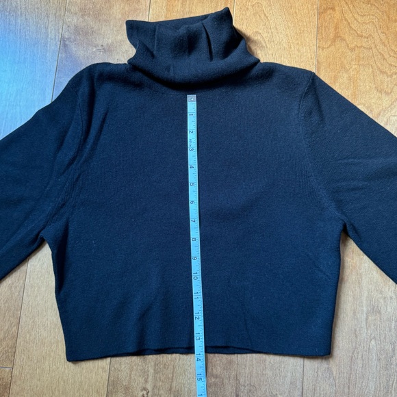 Aritzia Wilfred black long sleeve cropped turtleneck top - Picture 3 of 6